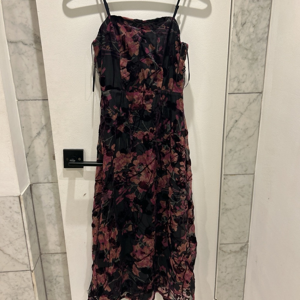 BOUTIQUE black floral velvet dress